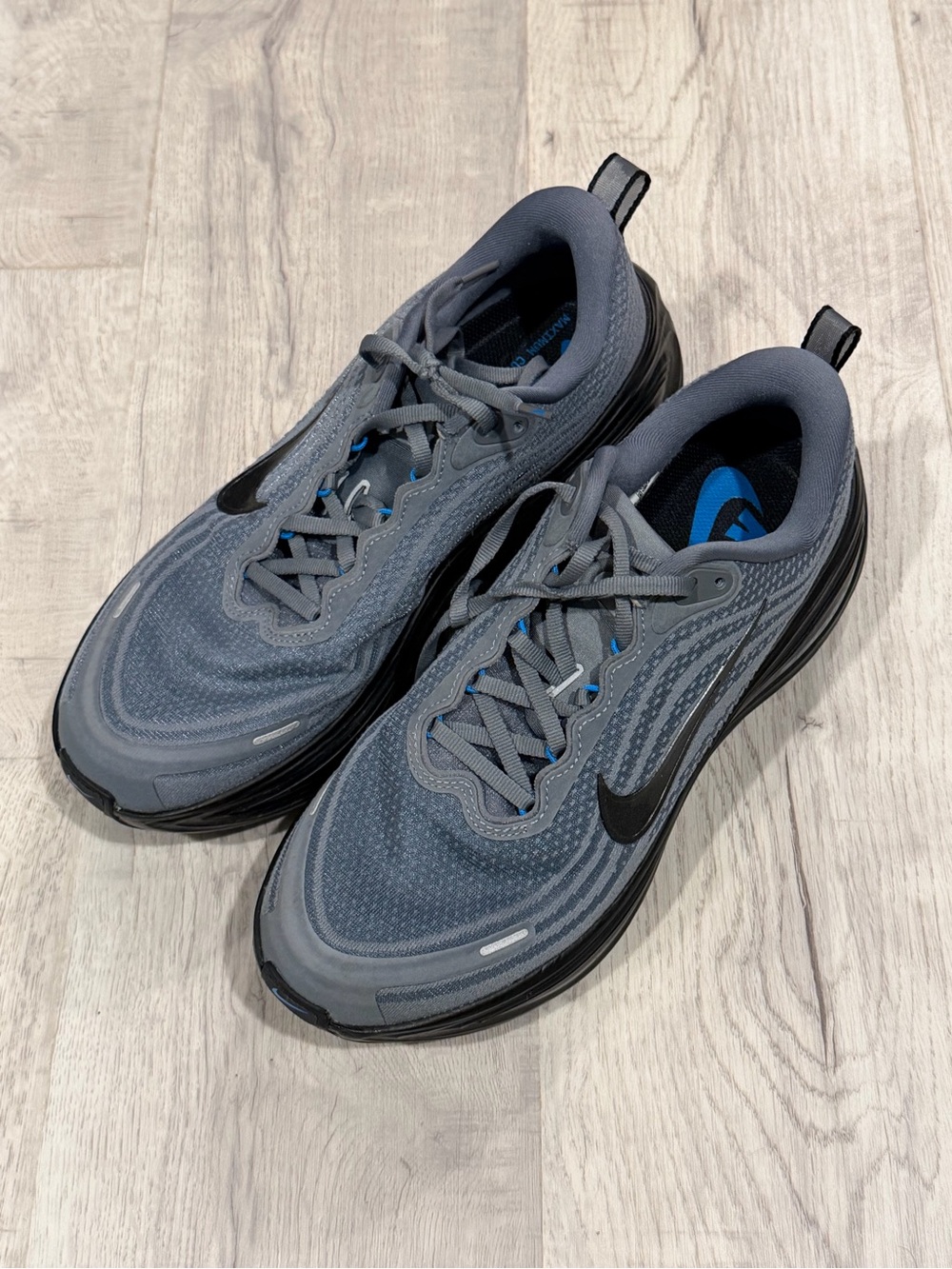 Nike Zoom Vomero Plus sz 10 Men’s Gray and Black Athletic Sneakers